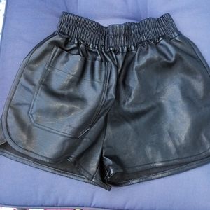 Fo laux leather high waisted 3 pockets shorts